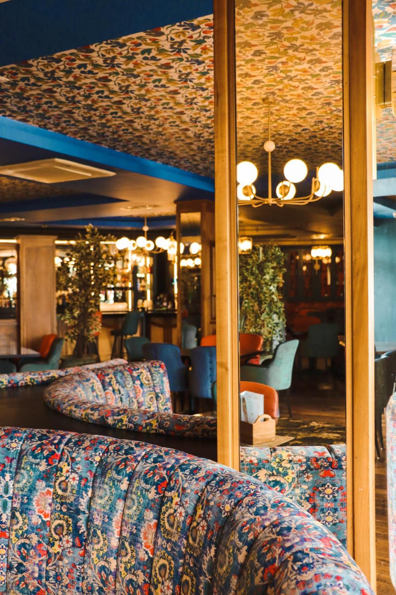 Amber Springs Hotel Горі Екстер'єр фото